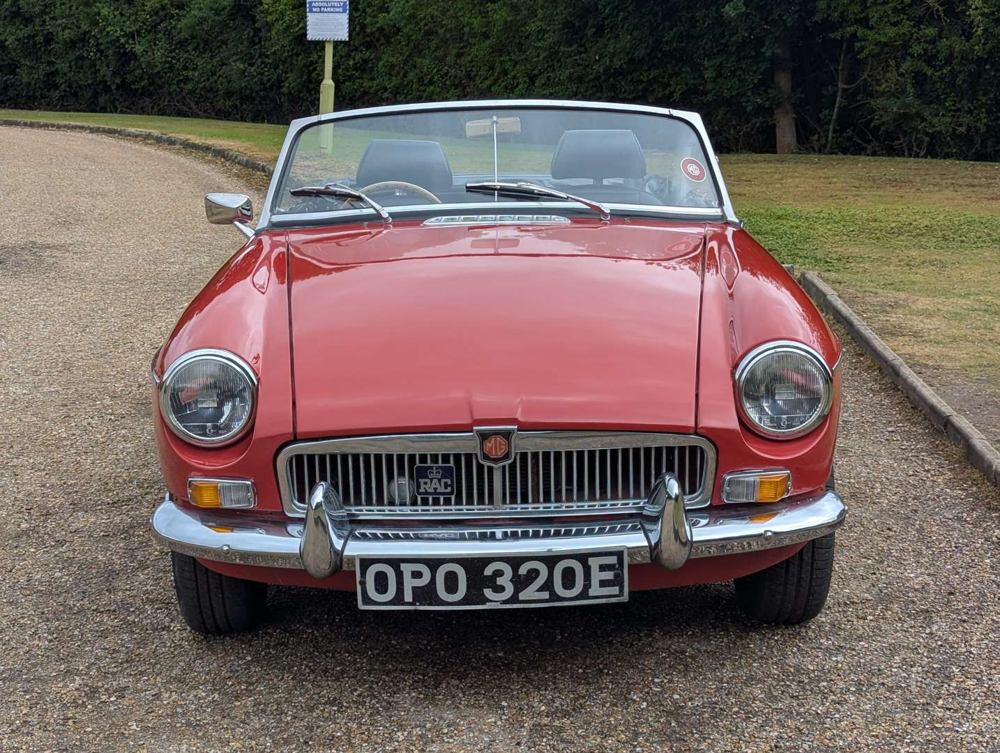 <p>1967 MG B ROADSTER</p>