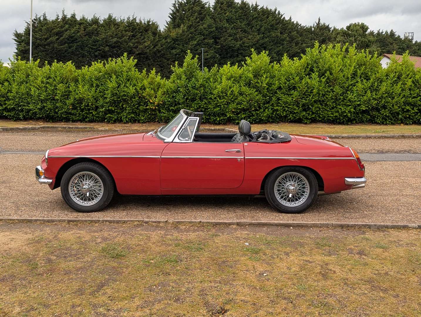 <p>1967 MG B ROADSTER</p>