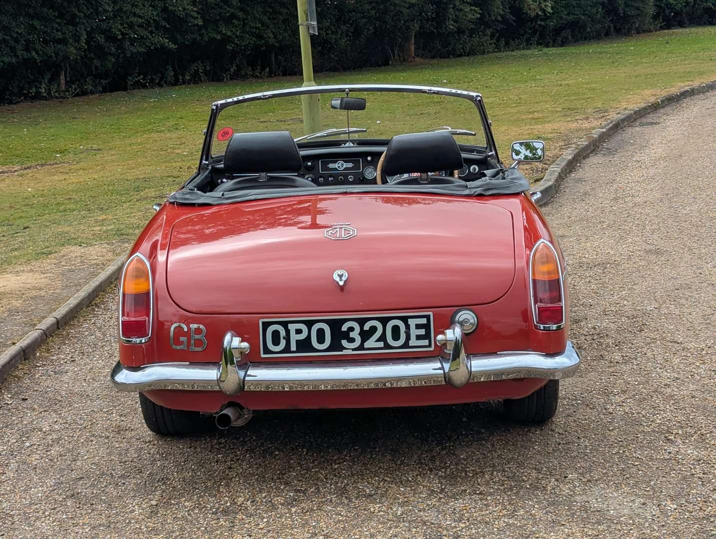 <p>1967 MG B ROADSTER</p>