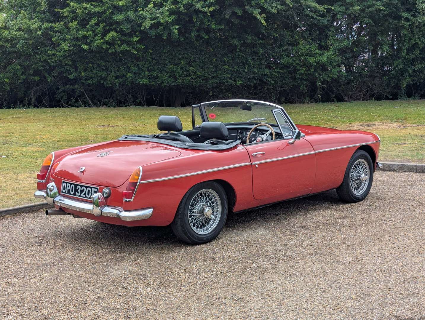 <p>1967 MG B ROADSTER</p>