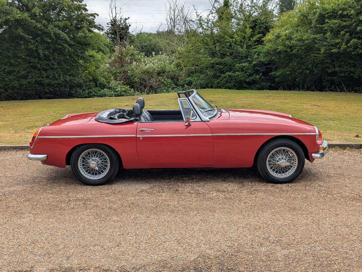 <p>1967 MG B ROADSTER</p>