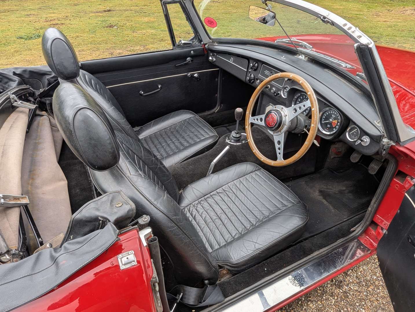 <p>1967 MG B ROADSTER</p>