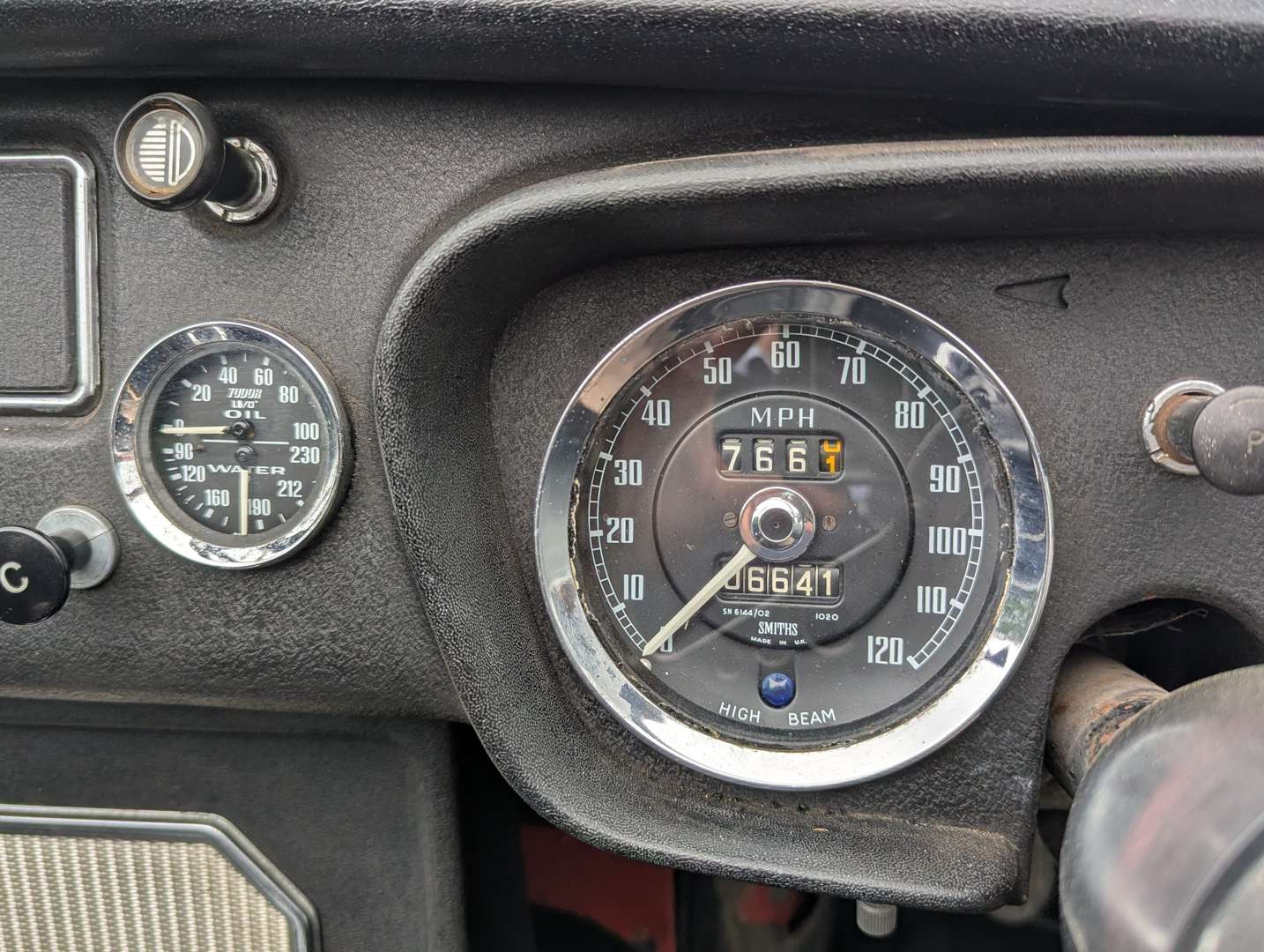 <p>1967 MG B ROADSTER</p>
