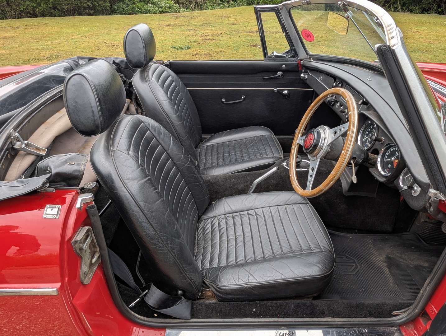<p>1967 MG B ROADSTER</p>