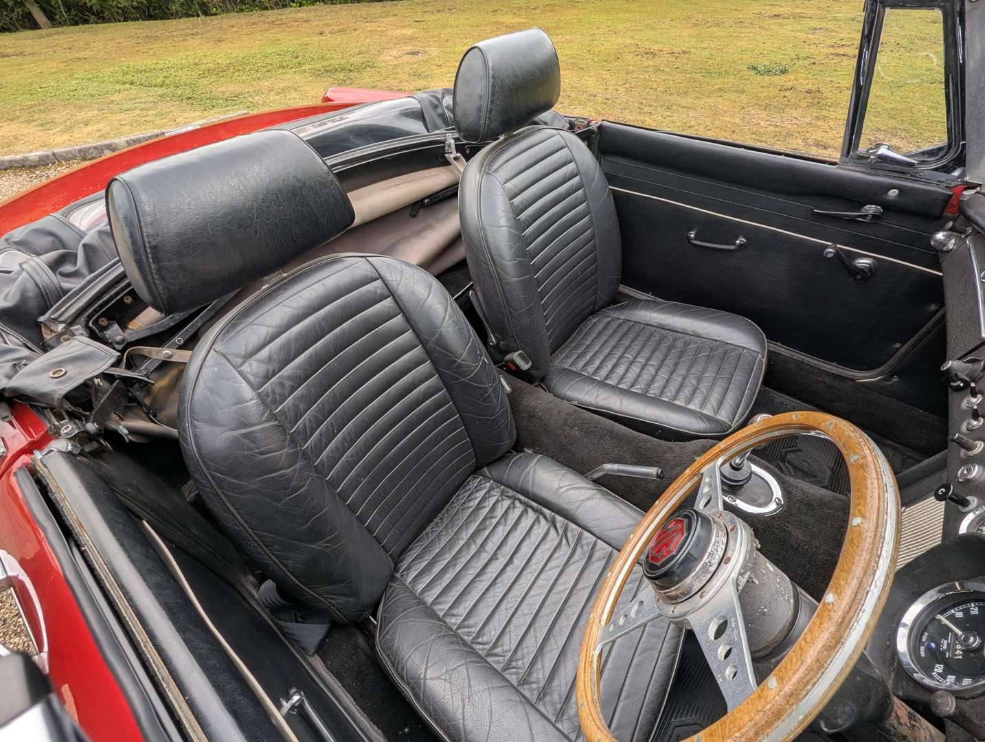 <p>1967 MG B ROADSTER</p>