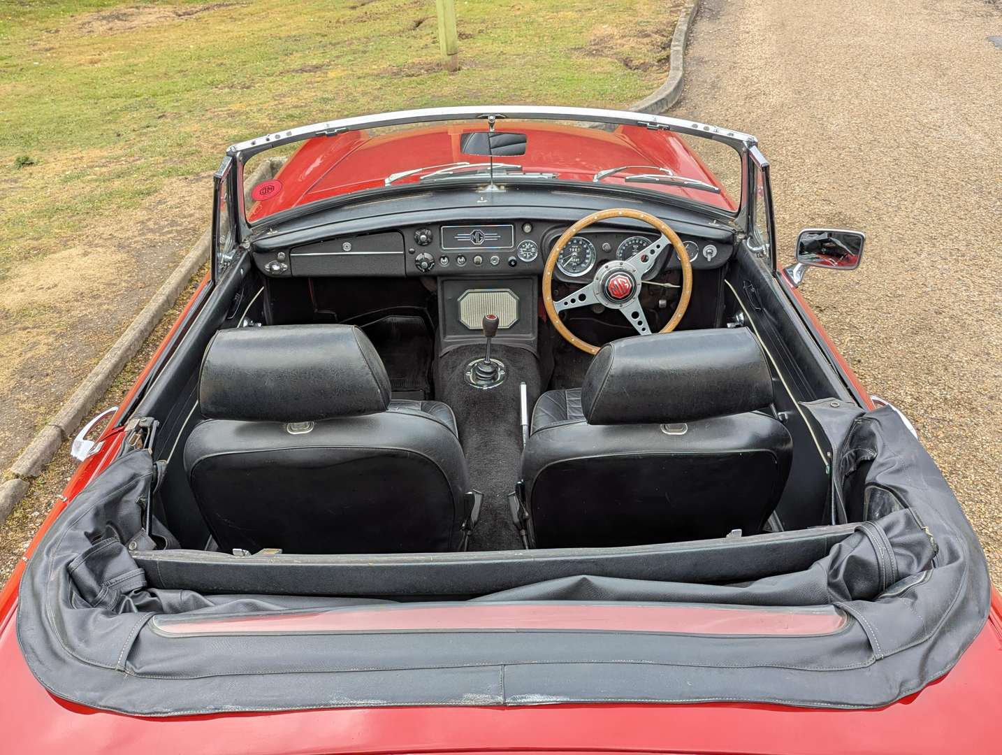 <p>1967 MG B ROADSTER</p>