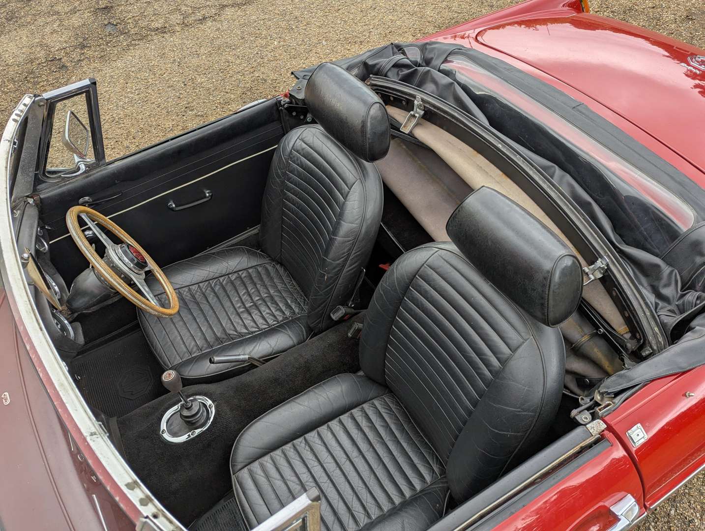 <p>1967 MG B ROADSTER</p>
