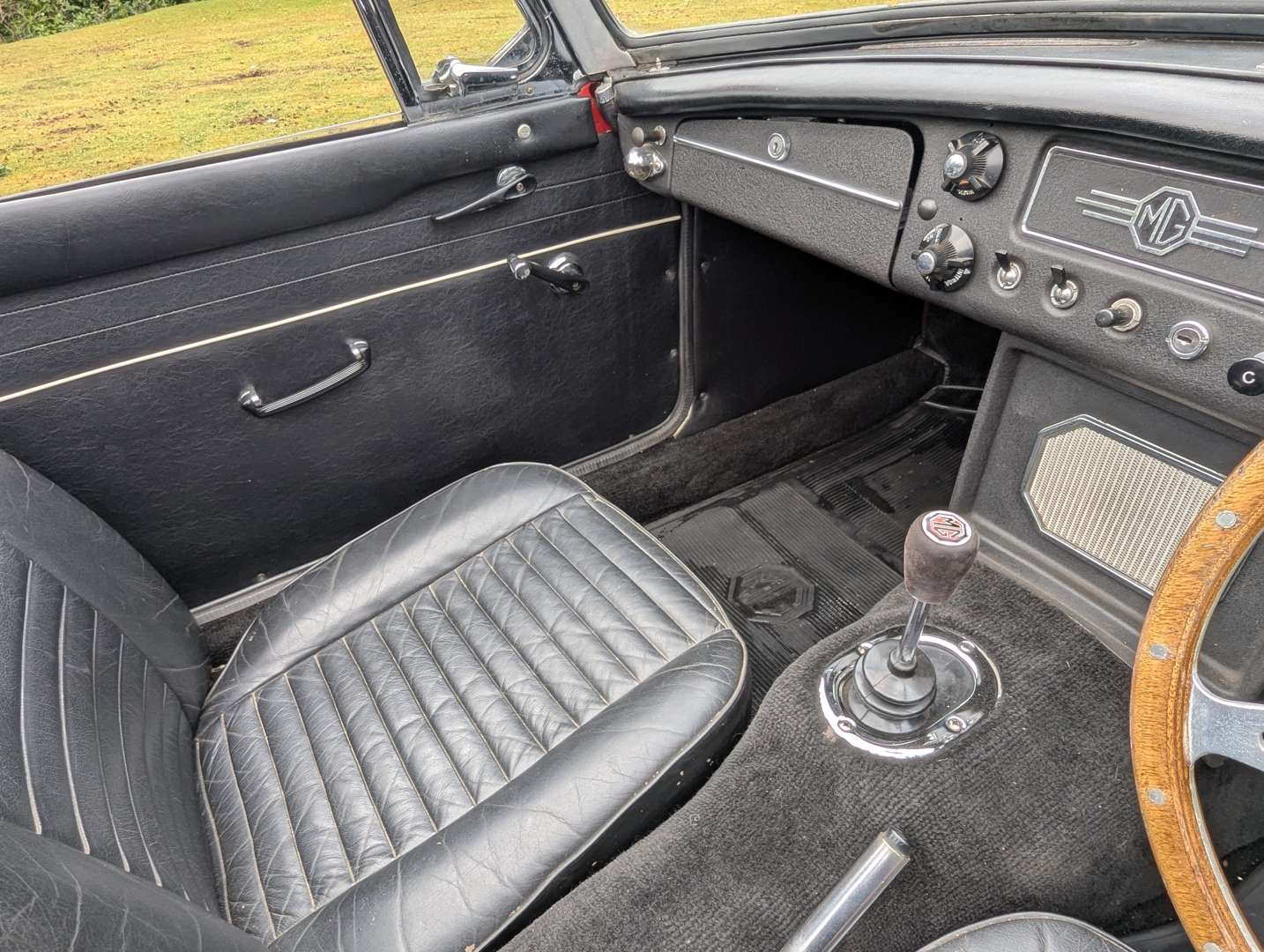 <p>1967 MG B ROADSTER</p>