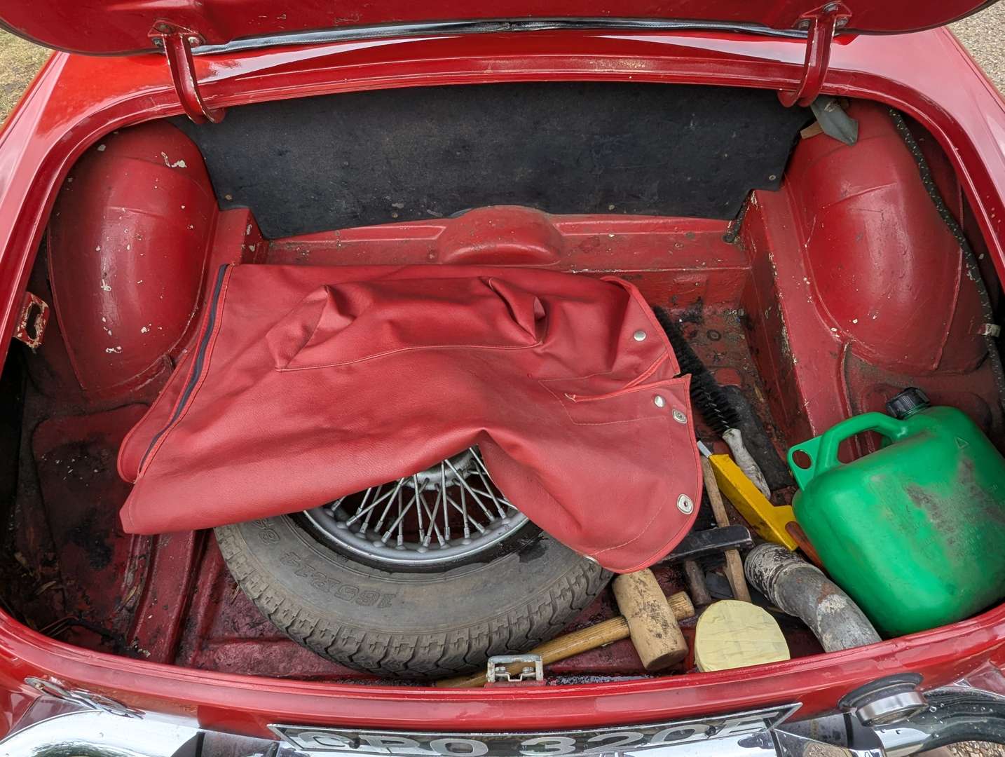 <p>1967 MG B ROADSTER</p>