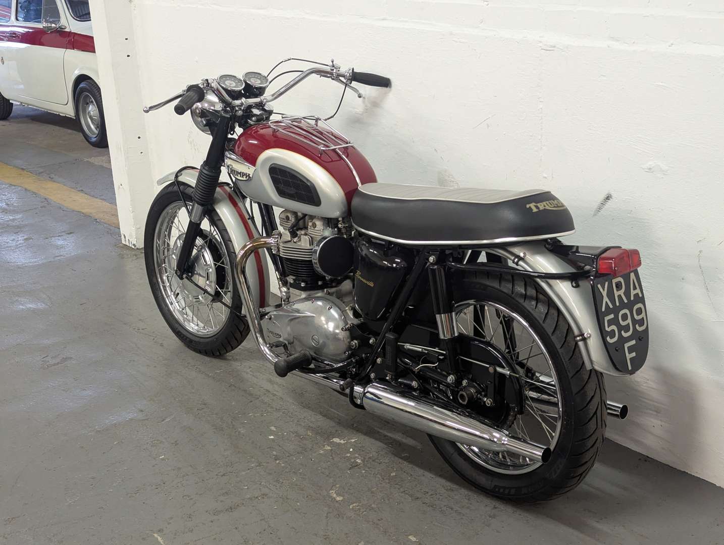 <p>1968 TRIUMPH BONNEVILLE</p>