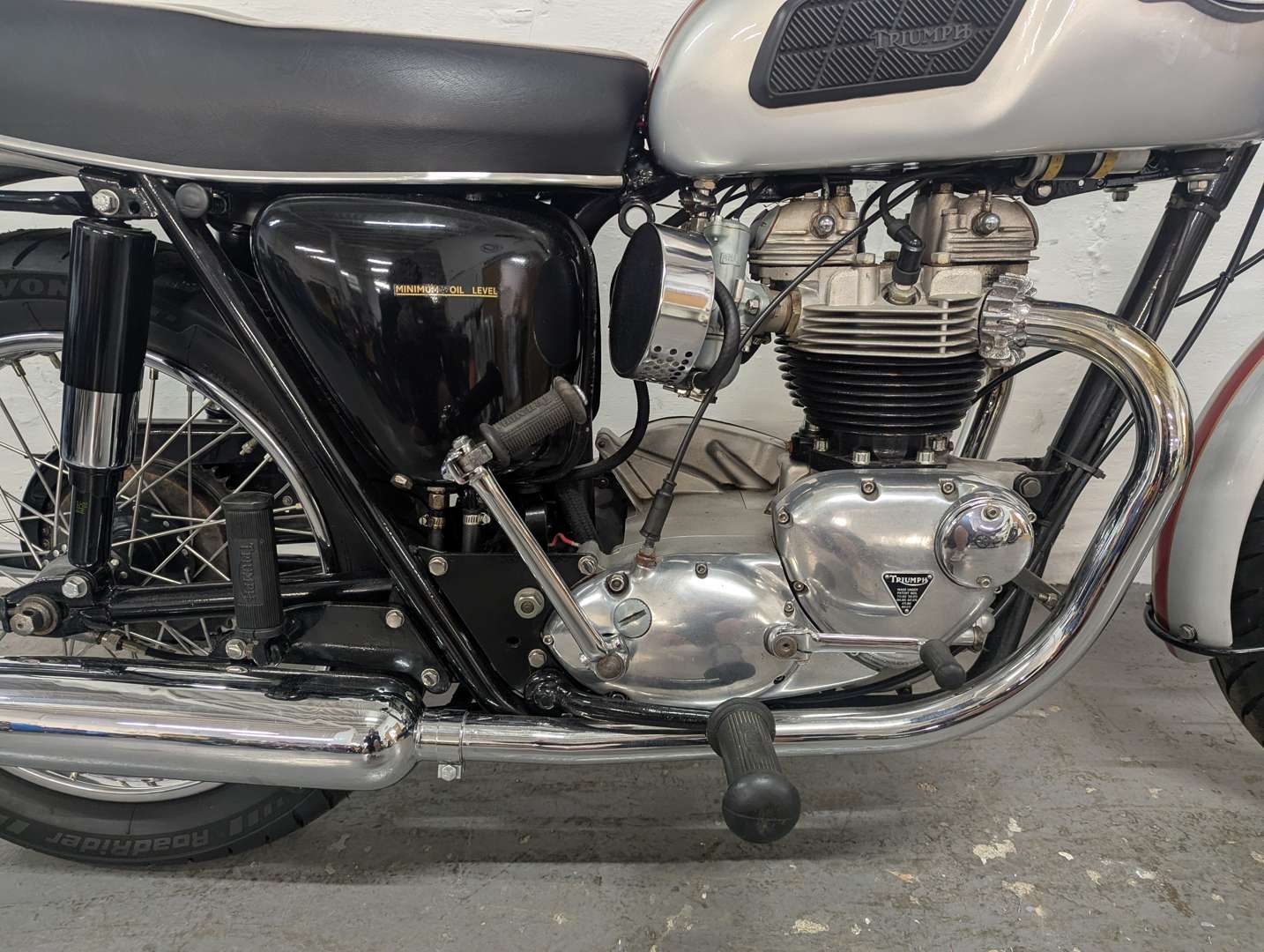 <p>1968 TRIUMPH BONNEVILLE</p>