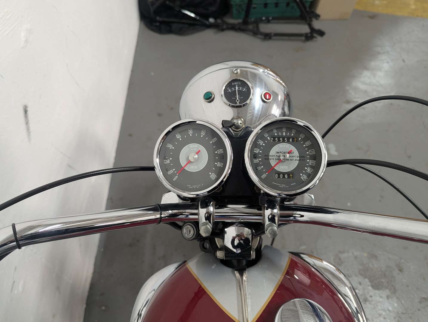 <p>1968 TRIUMPH BONNEVILLE</p>