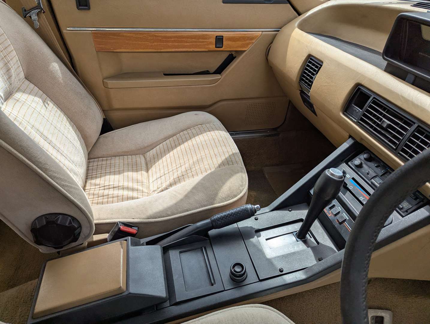 <p>1982 ROVER SD1 2300S AUTO</p>