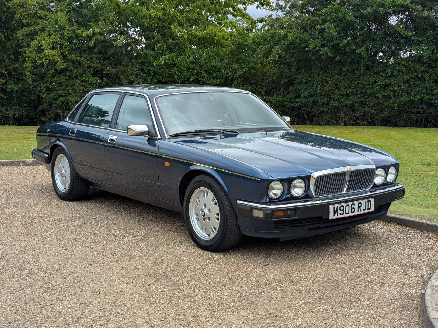 <p>1994 JAGUAR XJ6 GOLD AUTO</p>