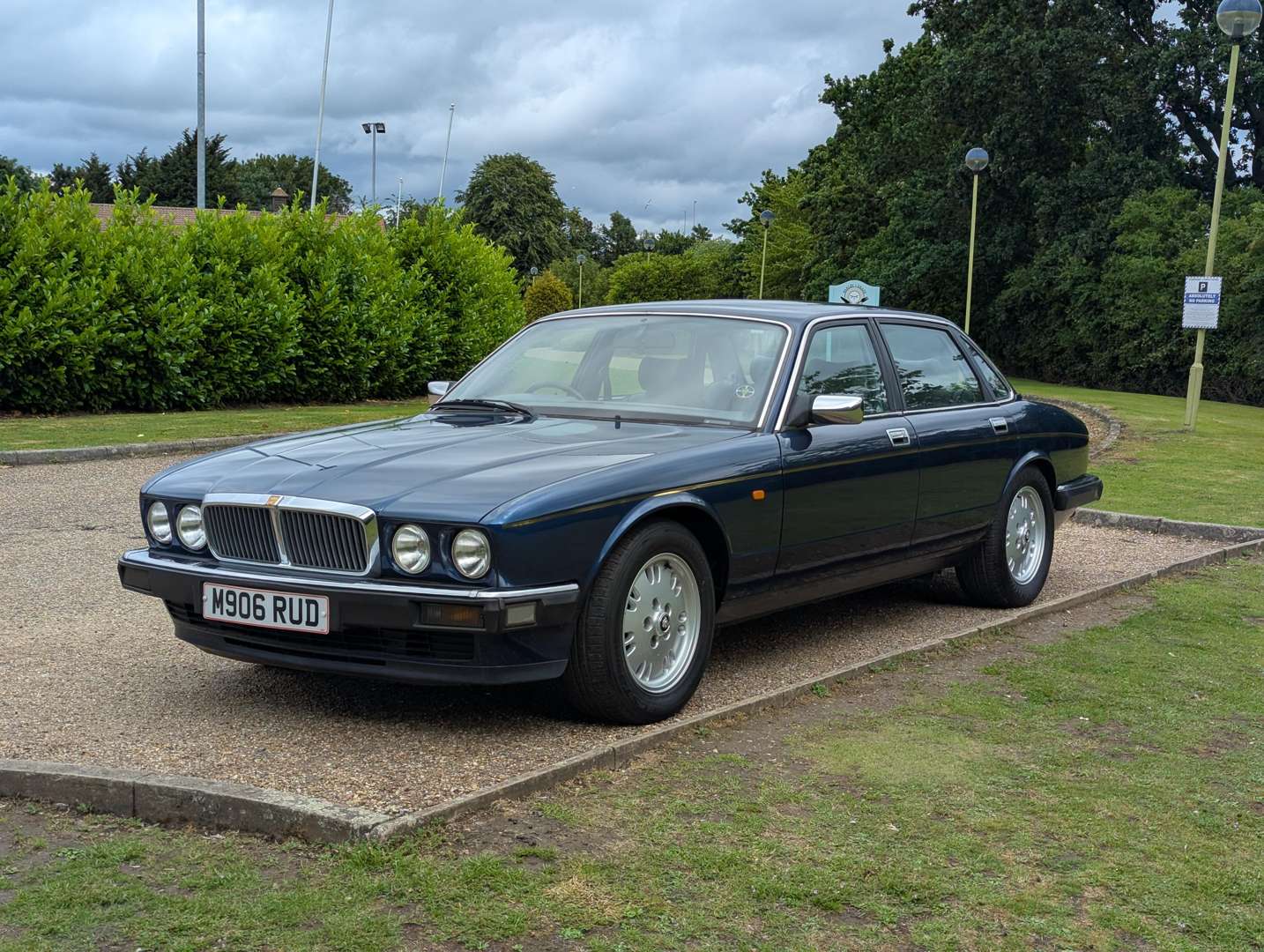 <p>1994 JAGUAR XJ6 GOLD AUTO</p>