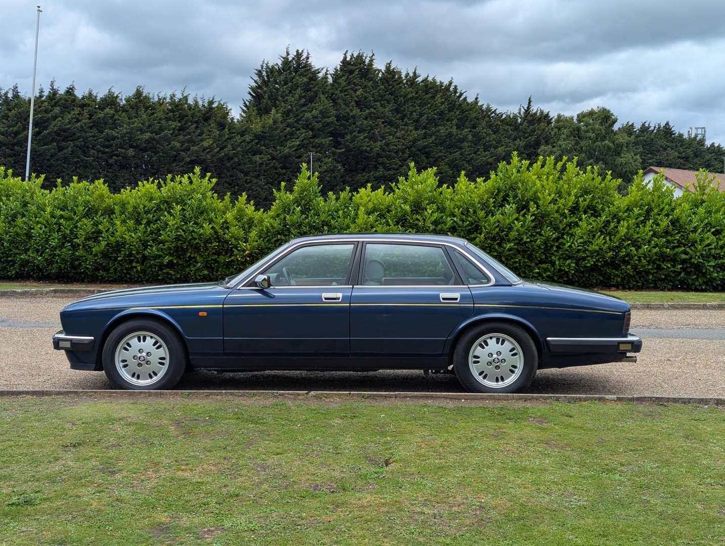 <p>1994 JAGUAR XJ6 GOLD AUTO</p>