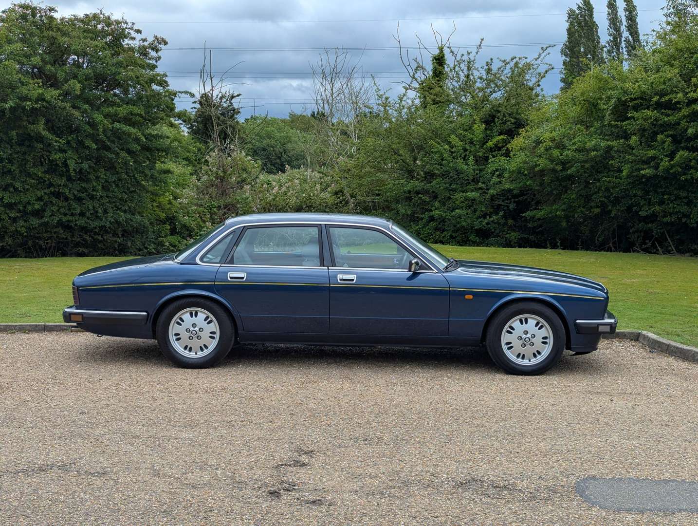 <p>1994 JAGUAR XJ6 GOLD AUTO</p>