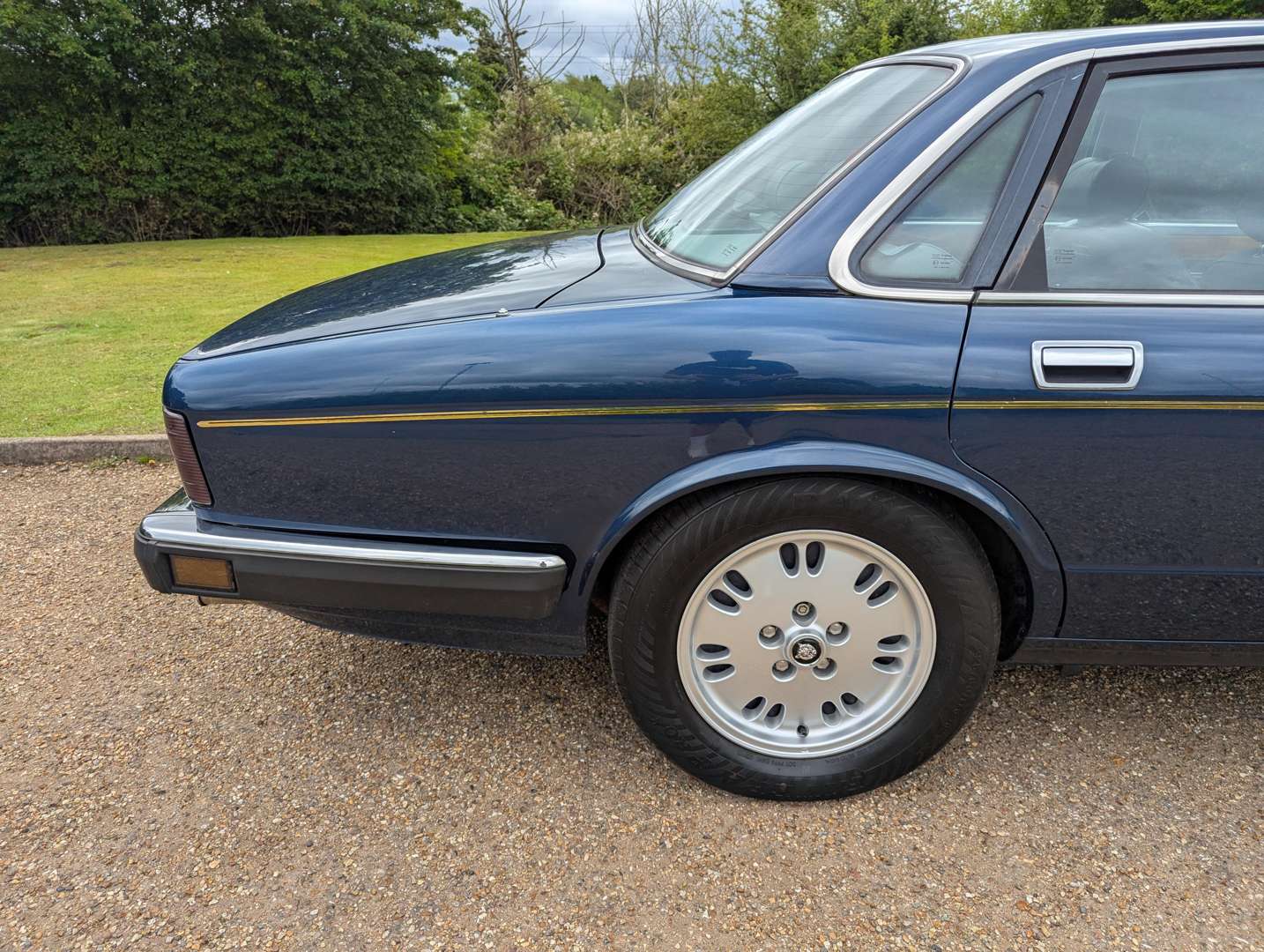 <p>1994 JAGUAR XJ6 GOLD AUTO</p>