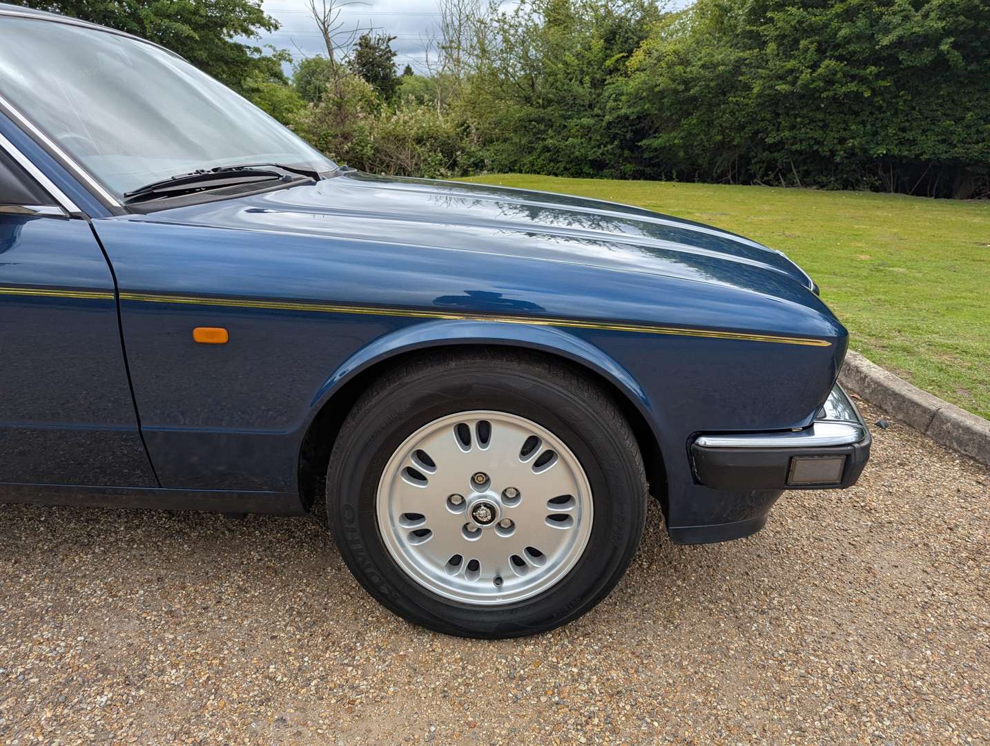 <p>1994 JAGUAR XJ6 GOLD AUTO</p>