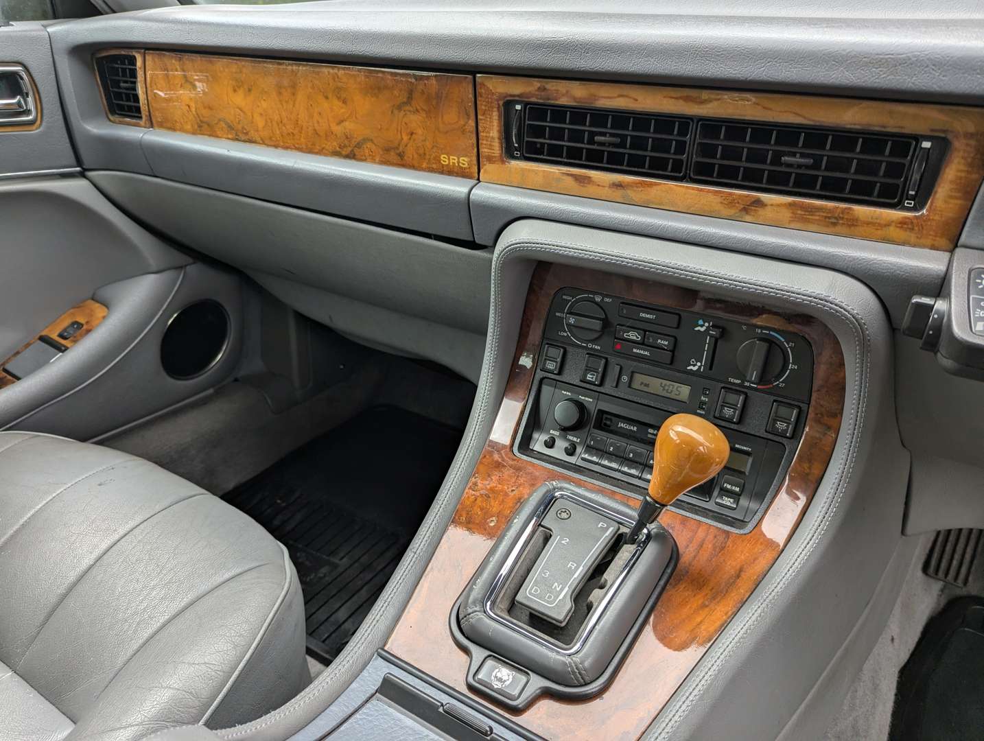 <p>1994 JAGUAR XJ6 GOLD AUTO</p>
