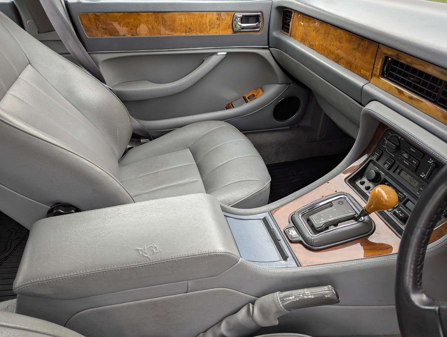<p>1994 JAGUAR XJ6 GOLD AUTO</p>