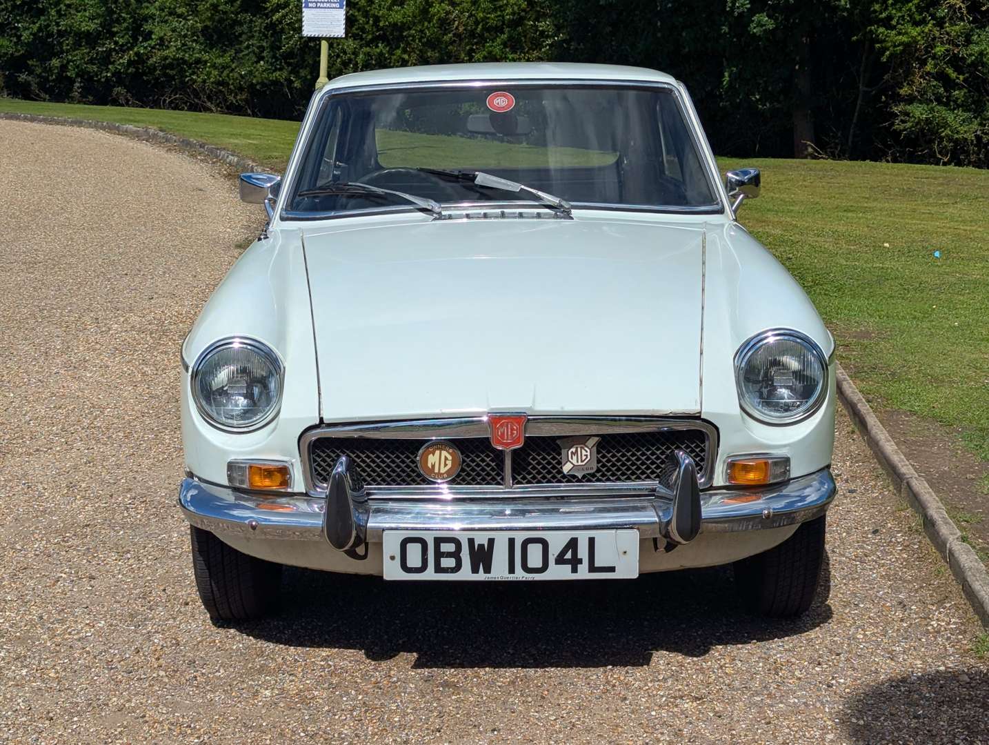 <p>1973 MG B GT AUTO</p>