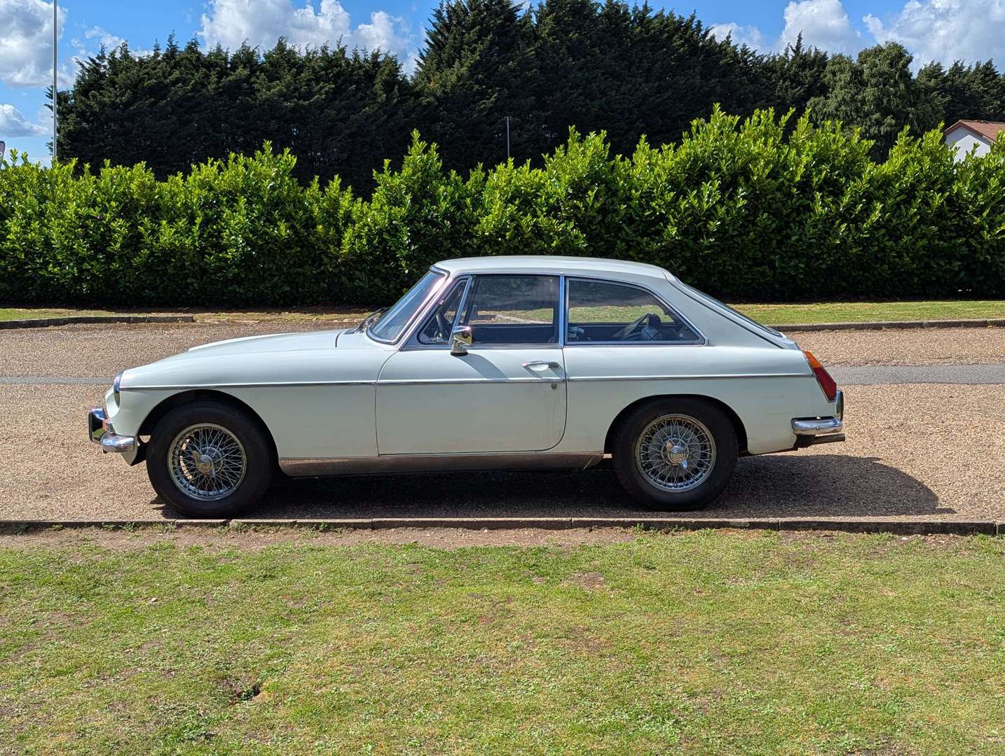 <p>1973 MG B GT AUTO</p>