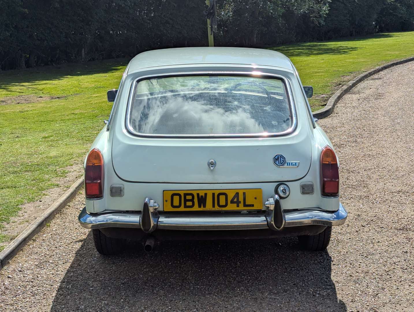 <p>1973 MG B GT AUTO</p>