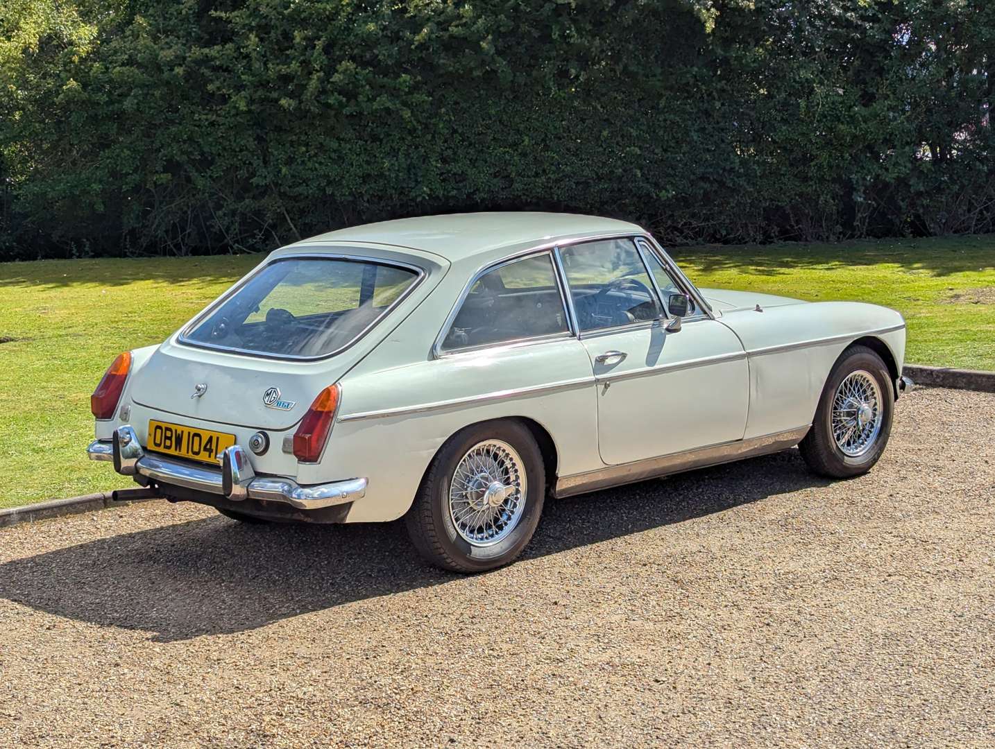 <p>1973 MG B GT AUTO</p>