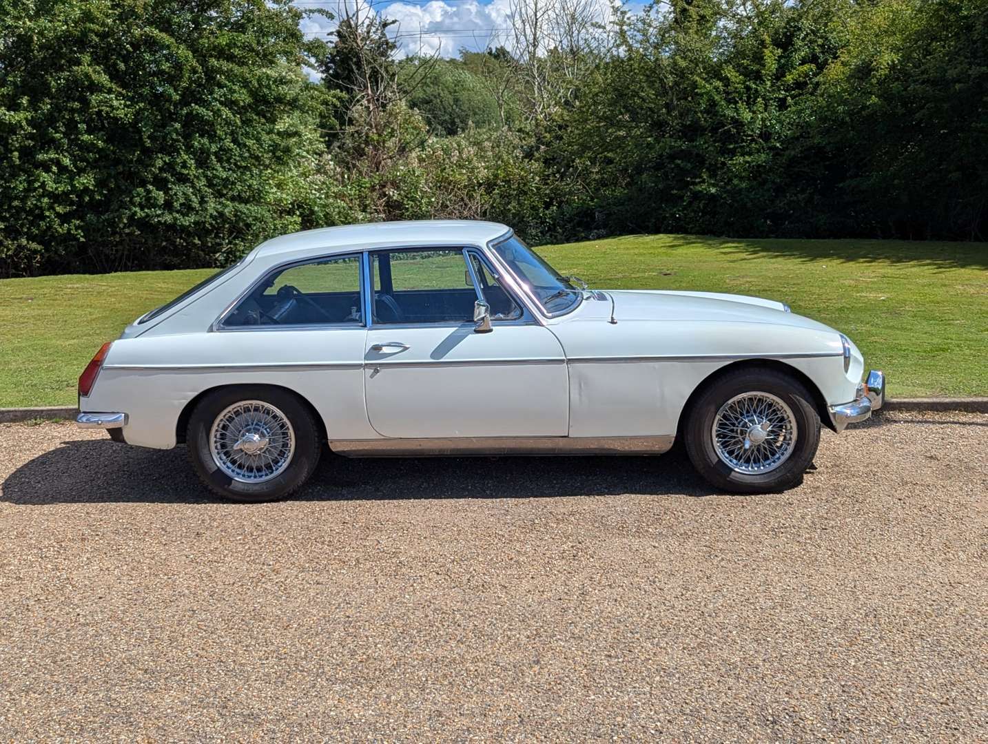 <p>1973 MG B GT AUTO</p>