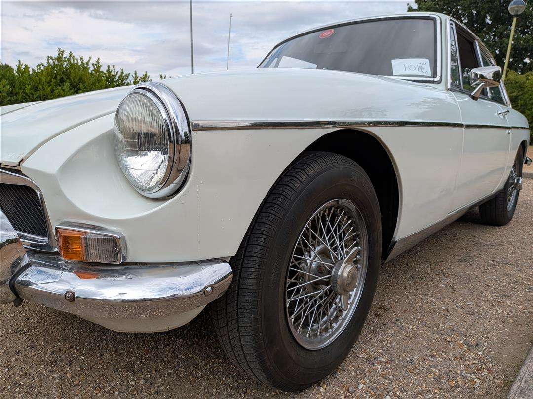 <p>1973 MG B GT AUTO</p>