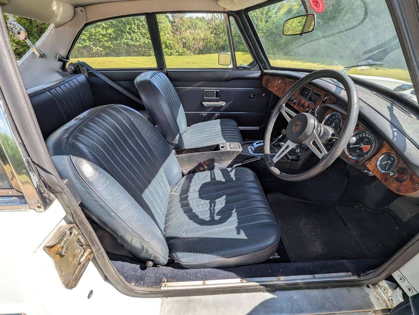 <p>1973 MG B GT AUTO</p>