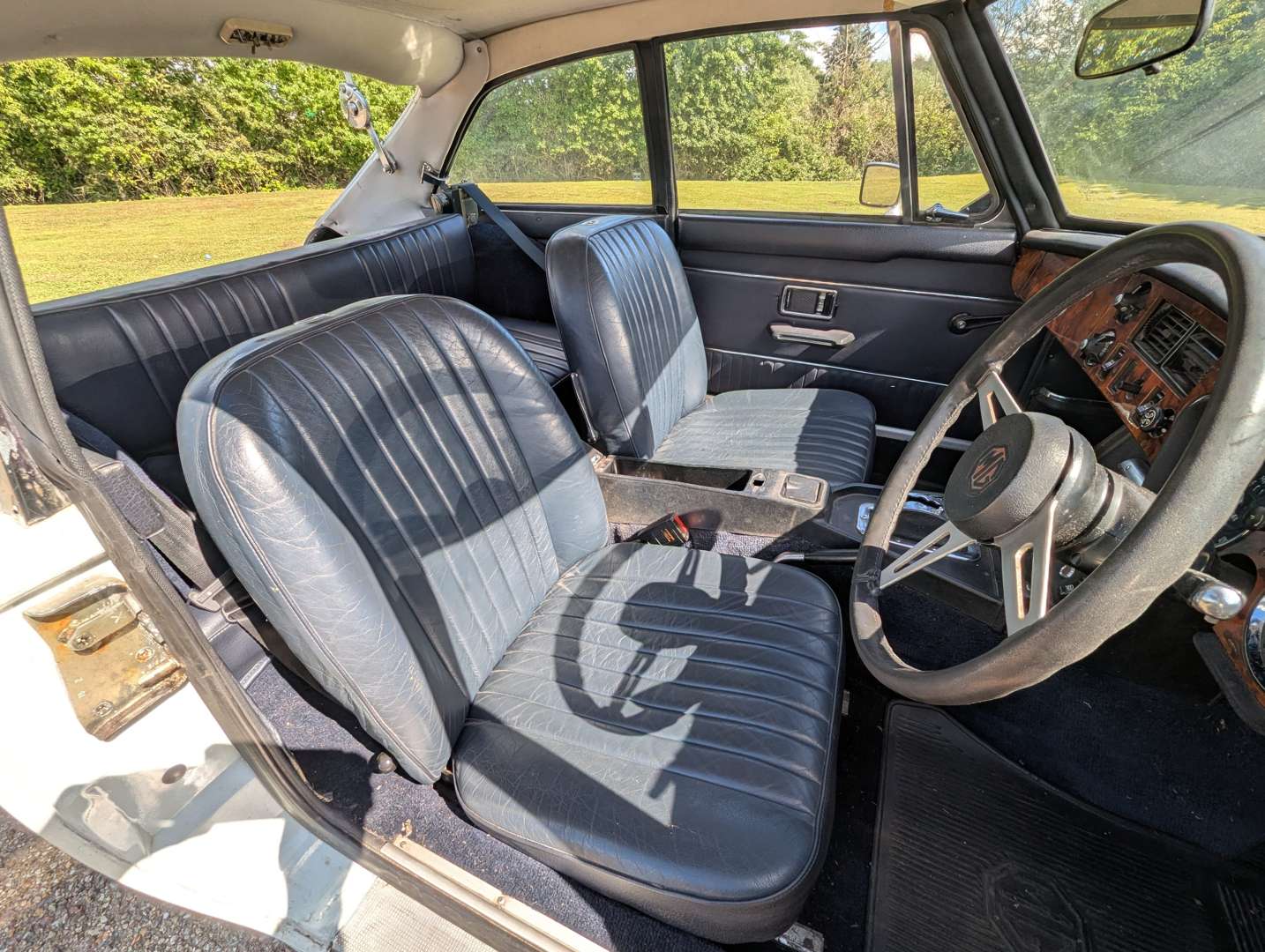 <p>1973 MG B GT AUTO</p>