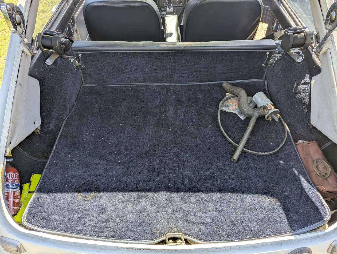<p>1973 MG B GT AUTO</p>