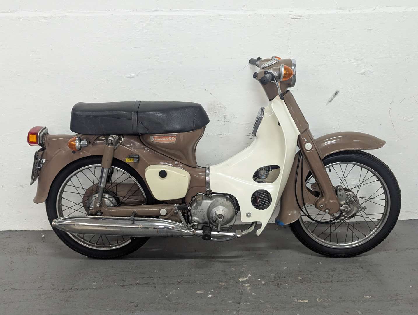 <p>1973 HONDA C90</p>