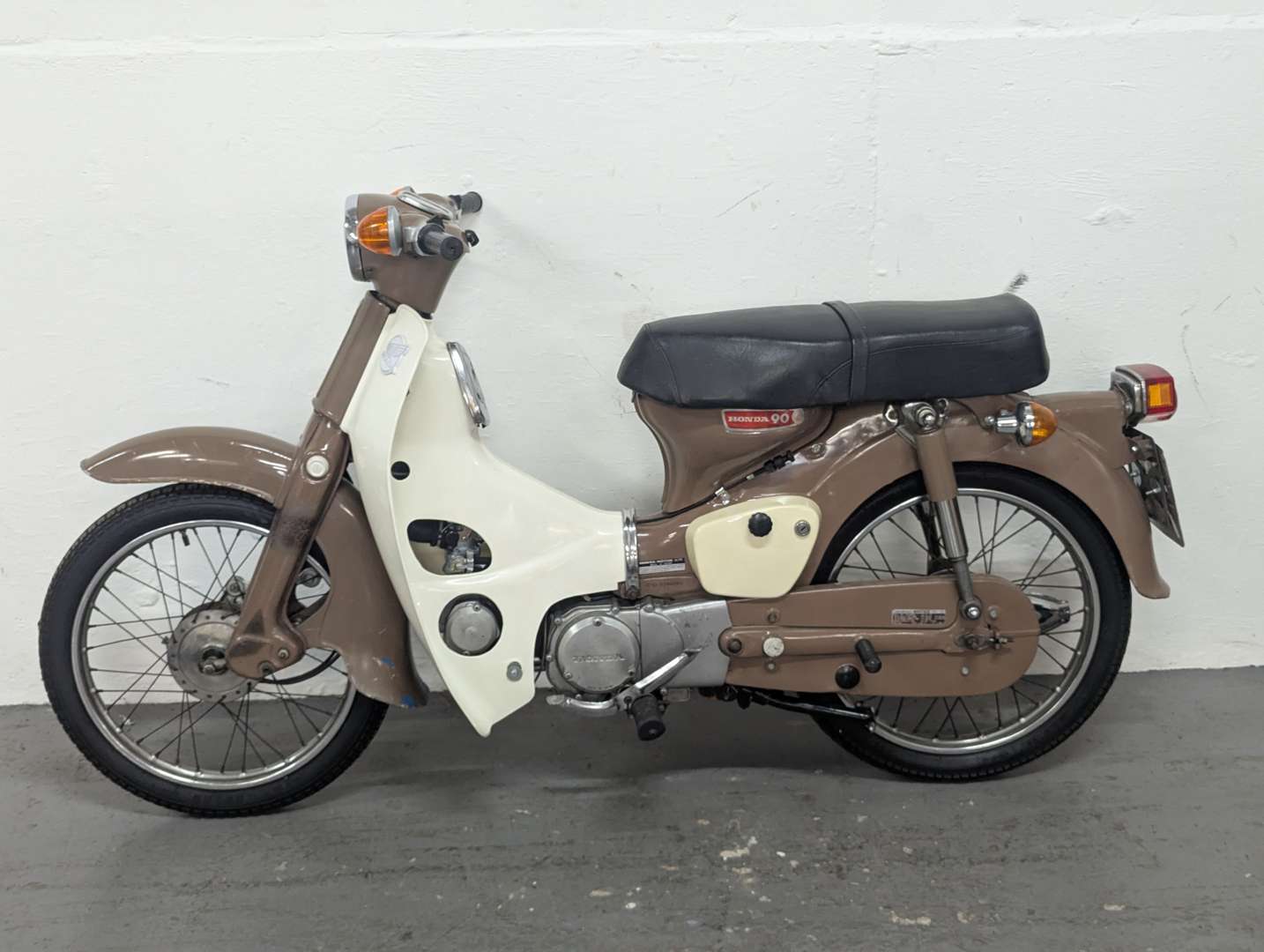 <p>1973 HONDA C90</p>