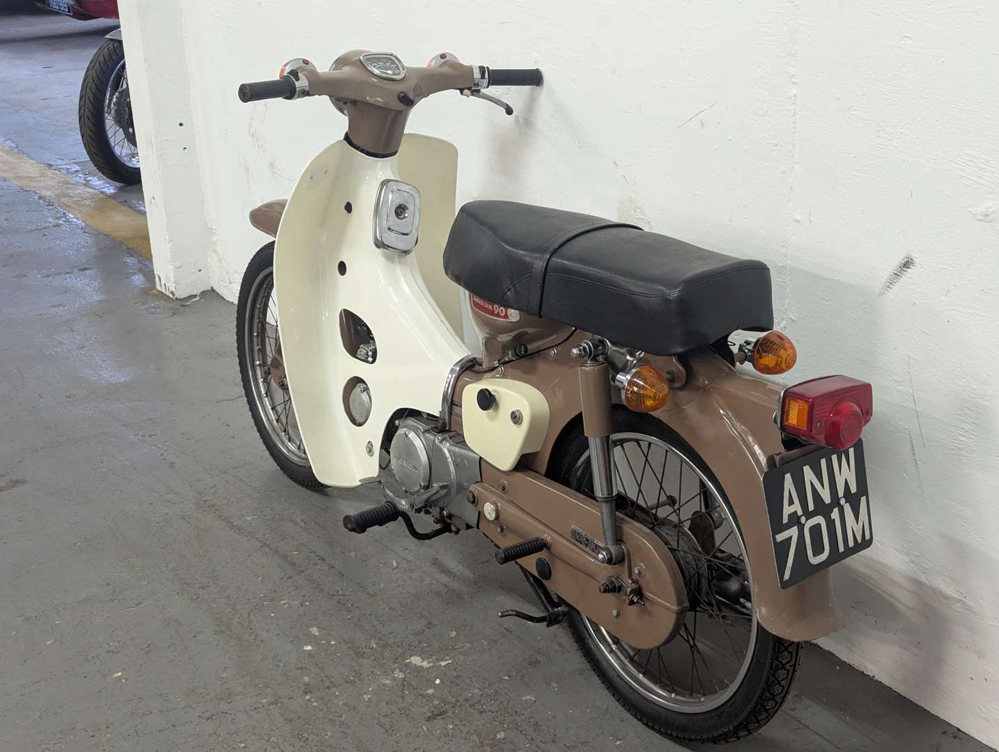 <p>1973 HONDA C90</p>