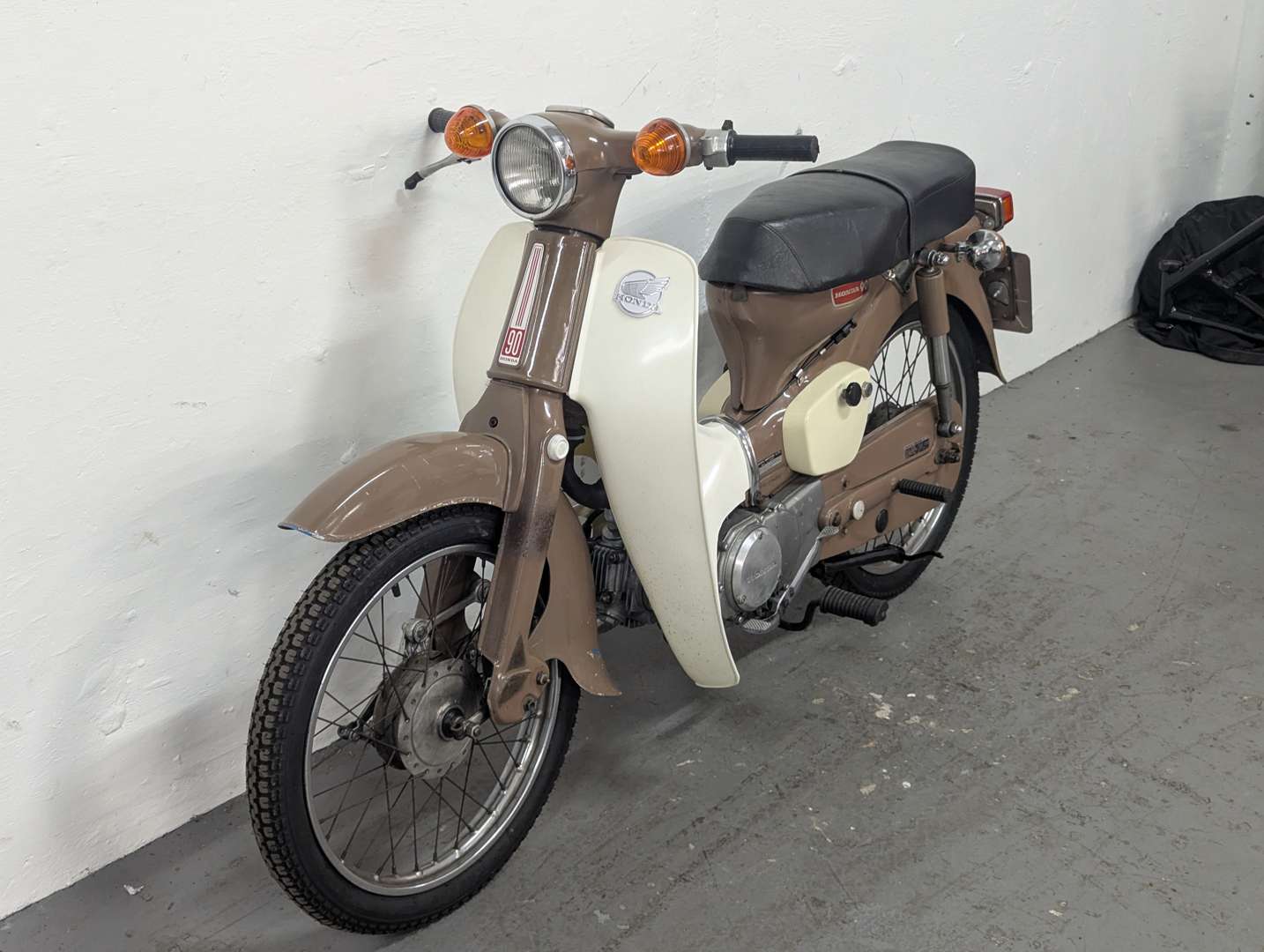 <p>1973 HONDA C90</p>