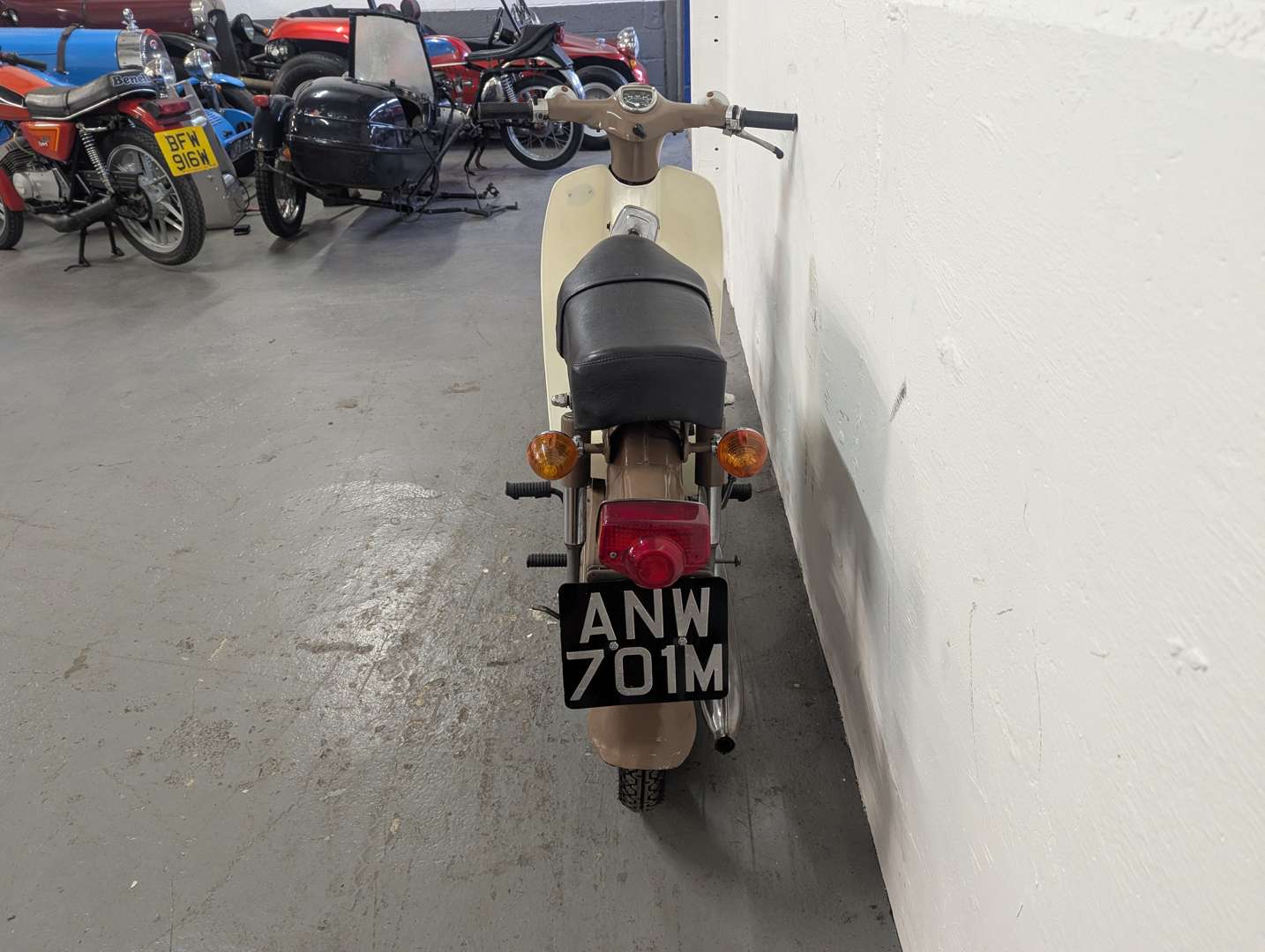 <p>1973 HONDA C90</p>