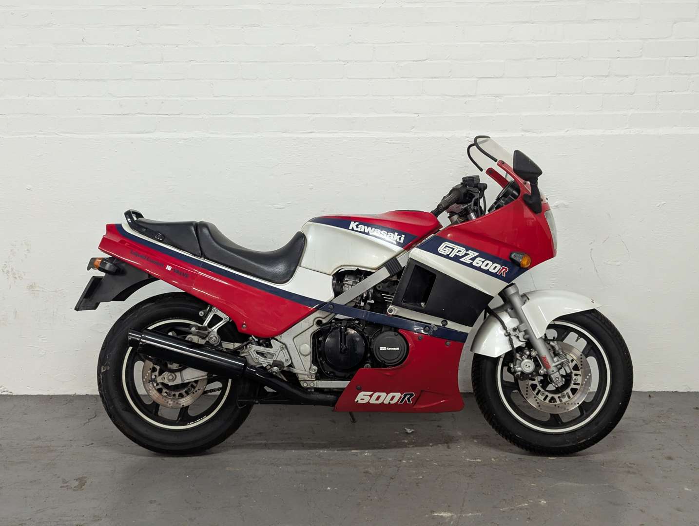 <p>1987 KAWASAKI GPZ600R</p>