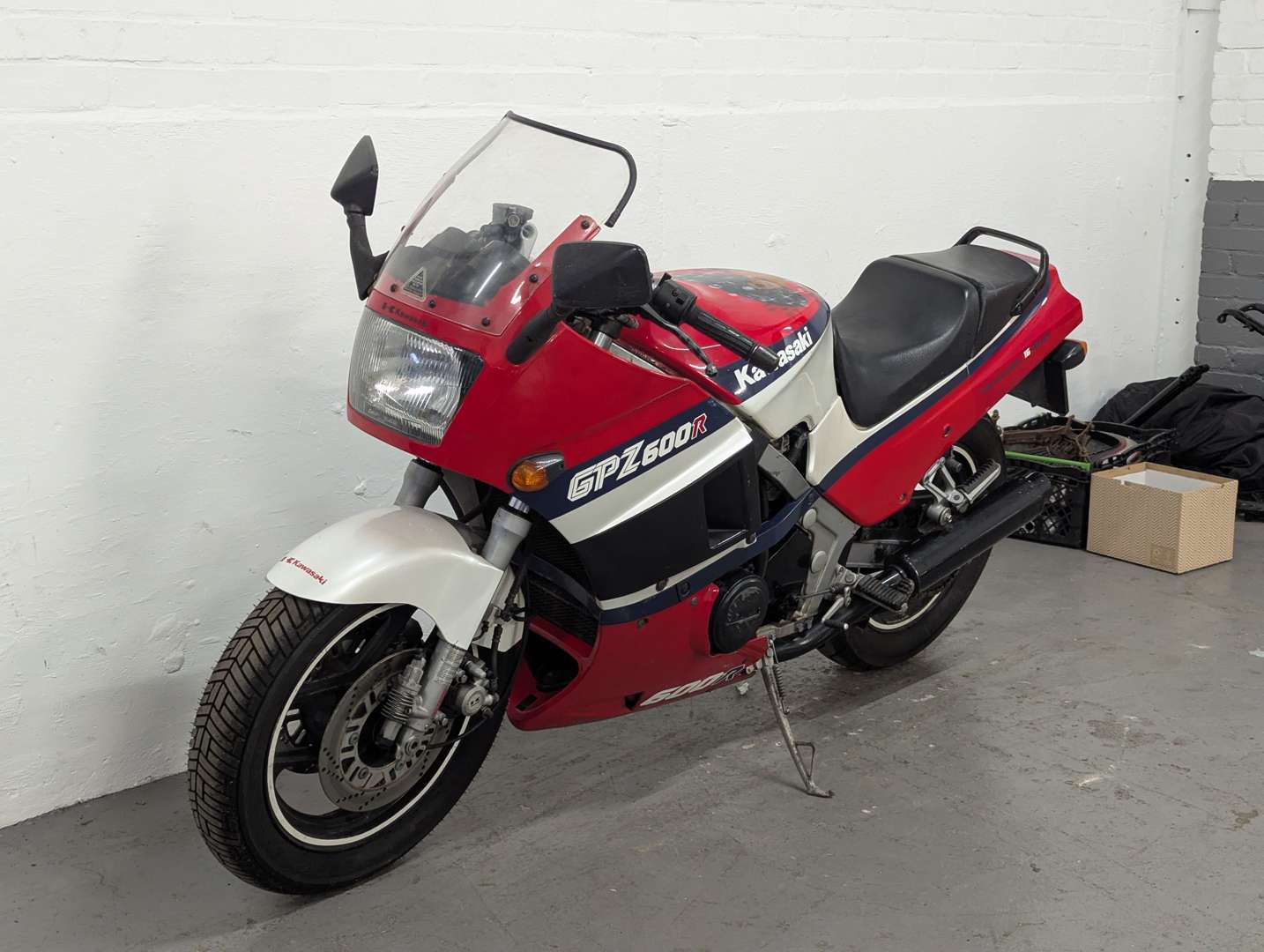 <p>1987 KAWASAKI GPZ600R</p>