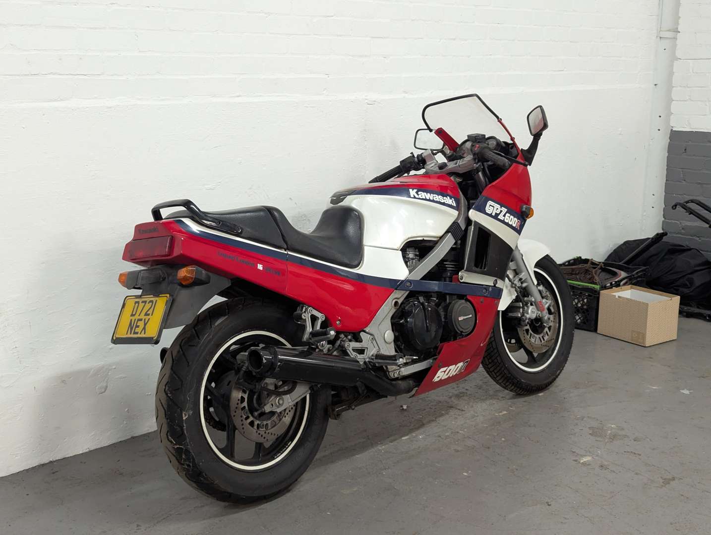 <p>1987 KAWASAKI GPZ600R</p>