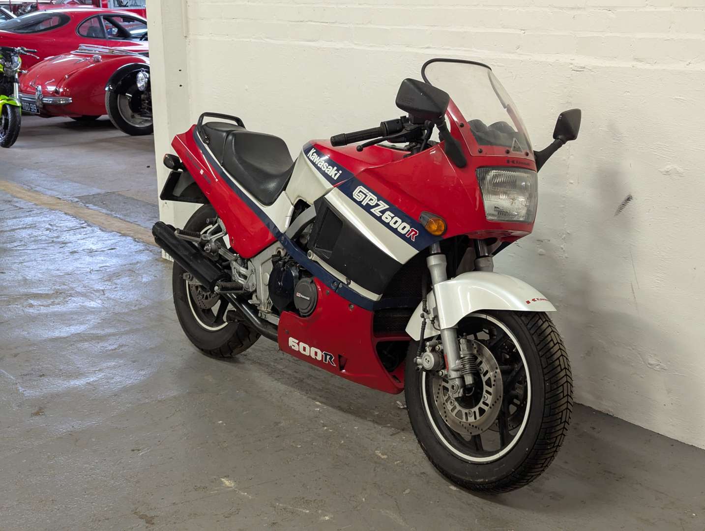 <p>1987 KAWASAKI GPZ600R</p>