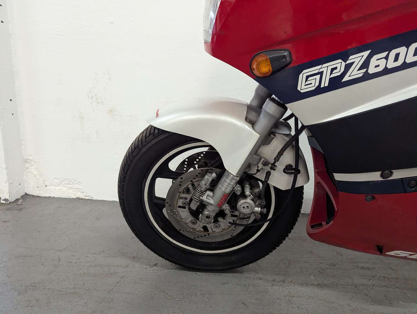 <p>1987 KAWASAKI GPZ600R</p>