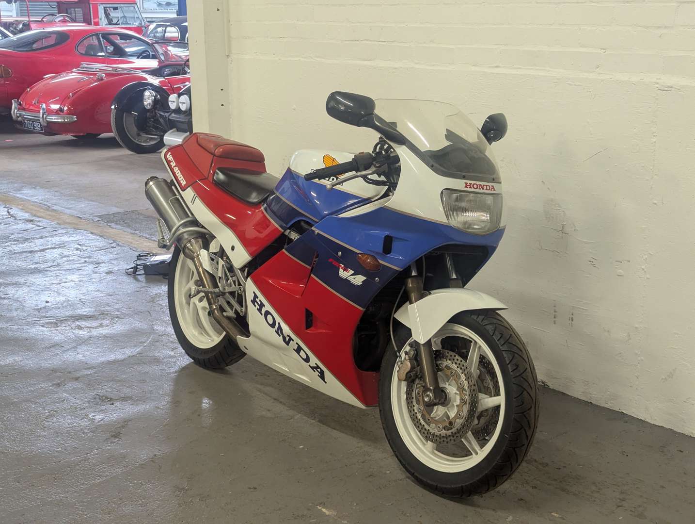 <p>1991 HONDA VFR400 NC24</p>