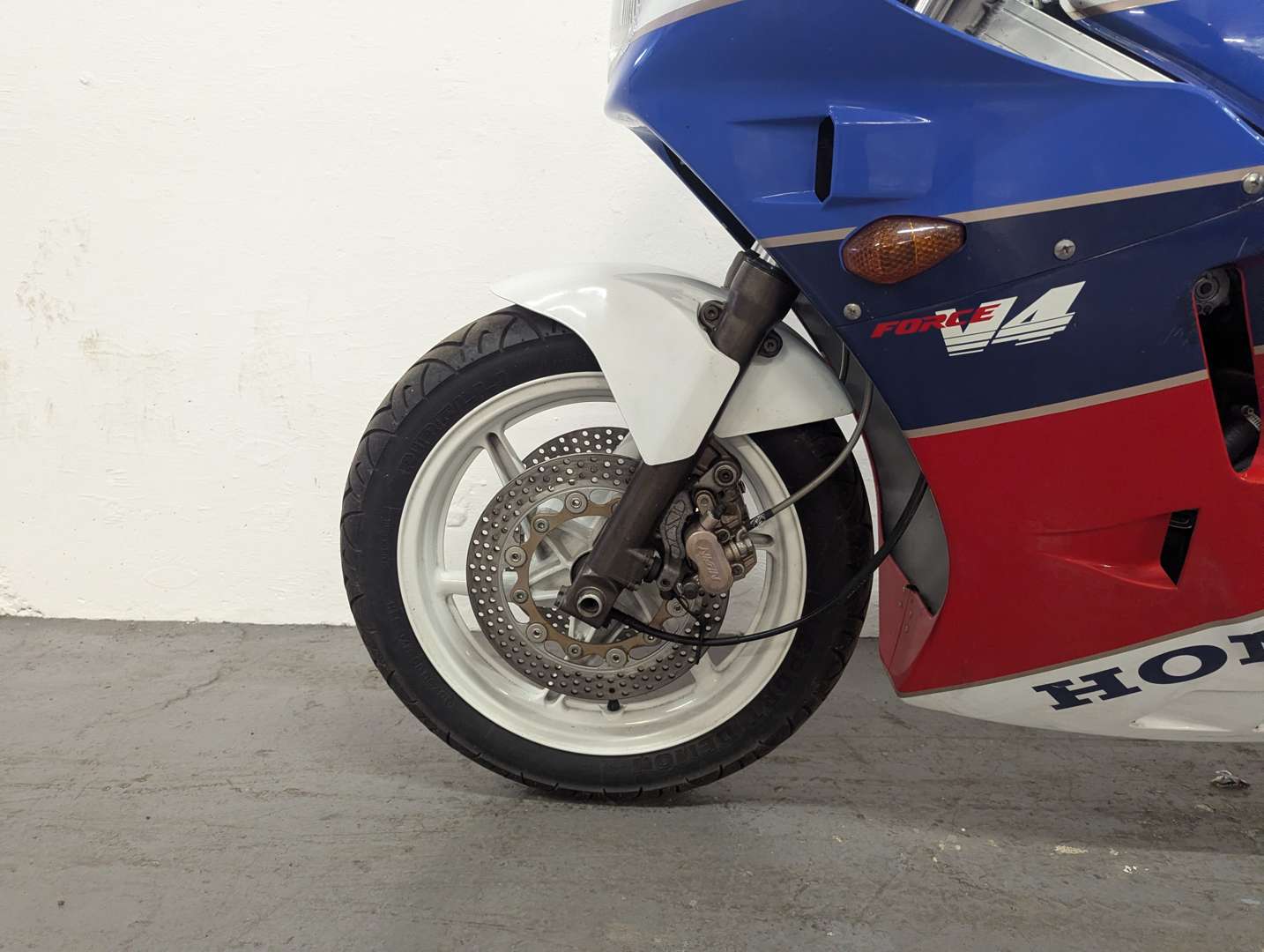 <p>1991 HONDA VFR400 NC24</p>