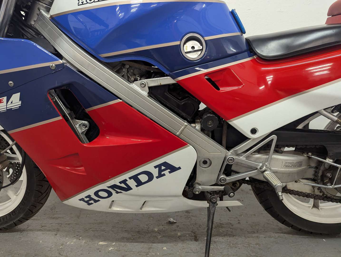 <p>1991 HONDA VFR400 NC24</p>