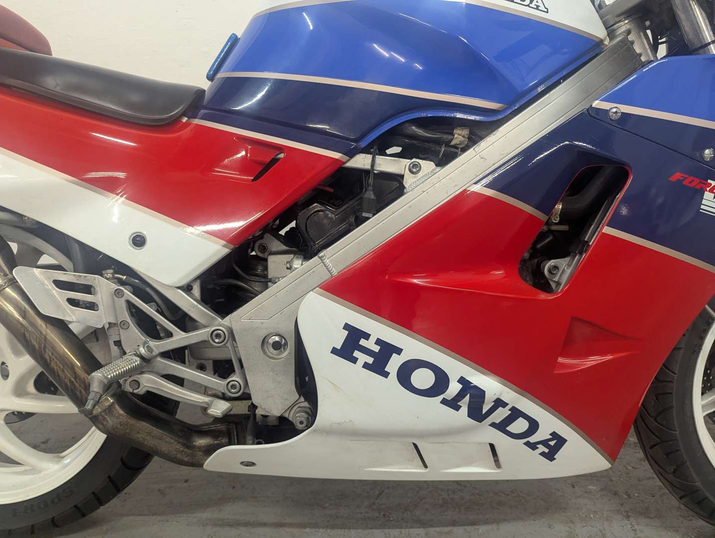 <p>1991 HONDA VFR400 NC24</p>