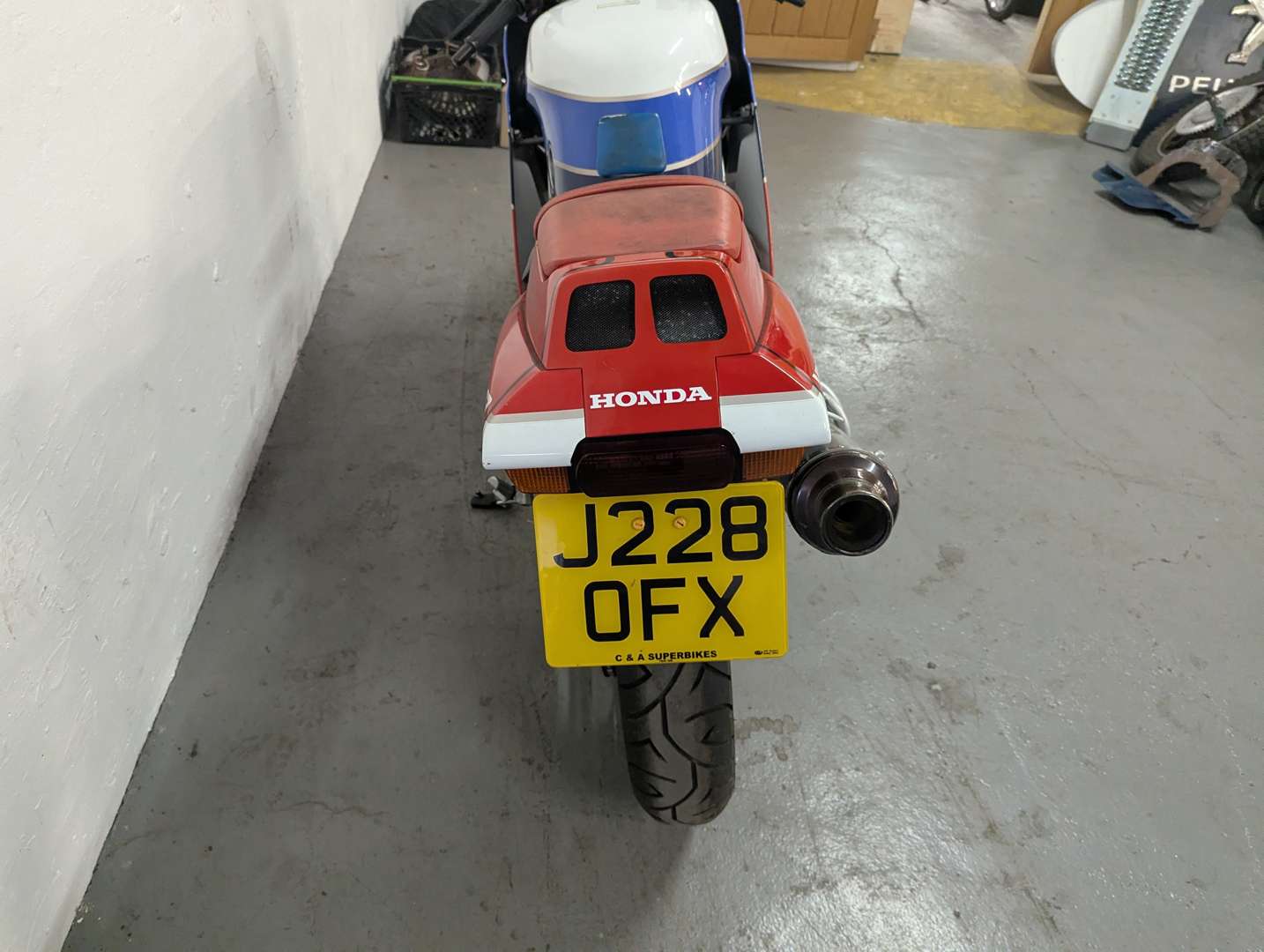 <p>1991 HONDA VFR400 NC24</p>