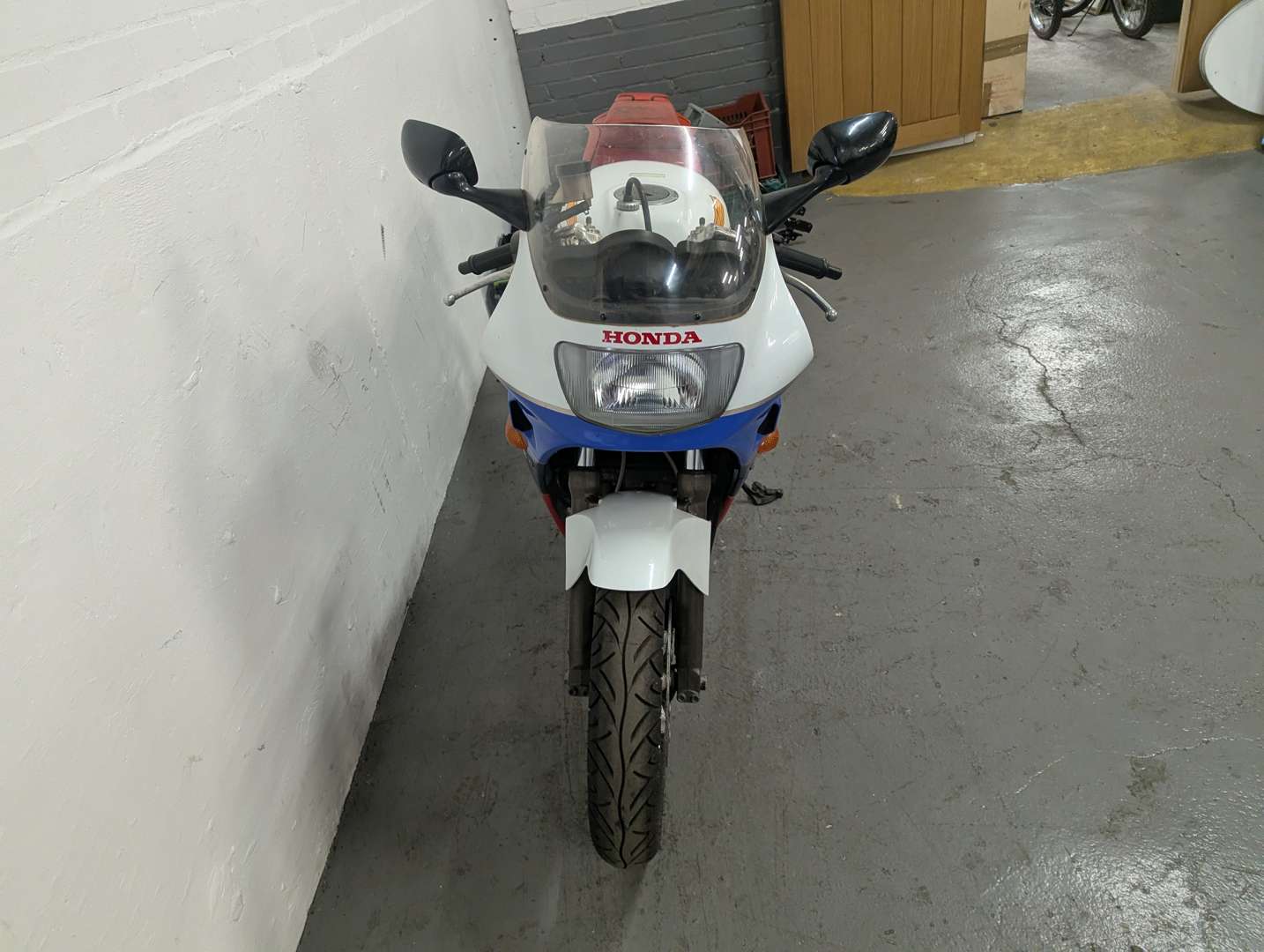 <p>1991 HONDA VFR400 NC24</p>